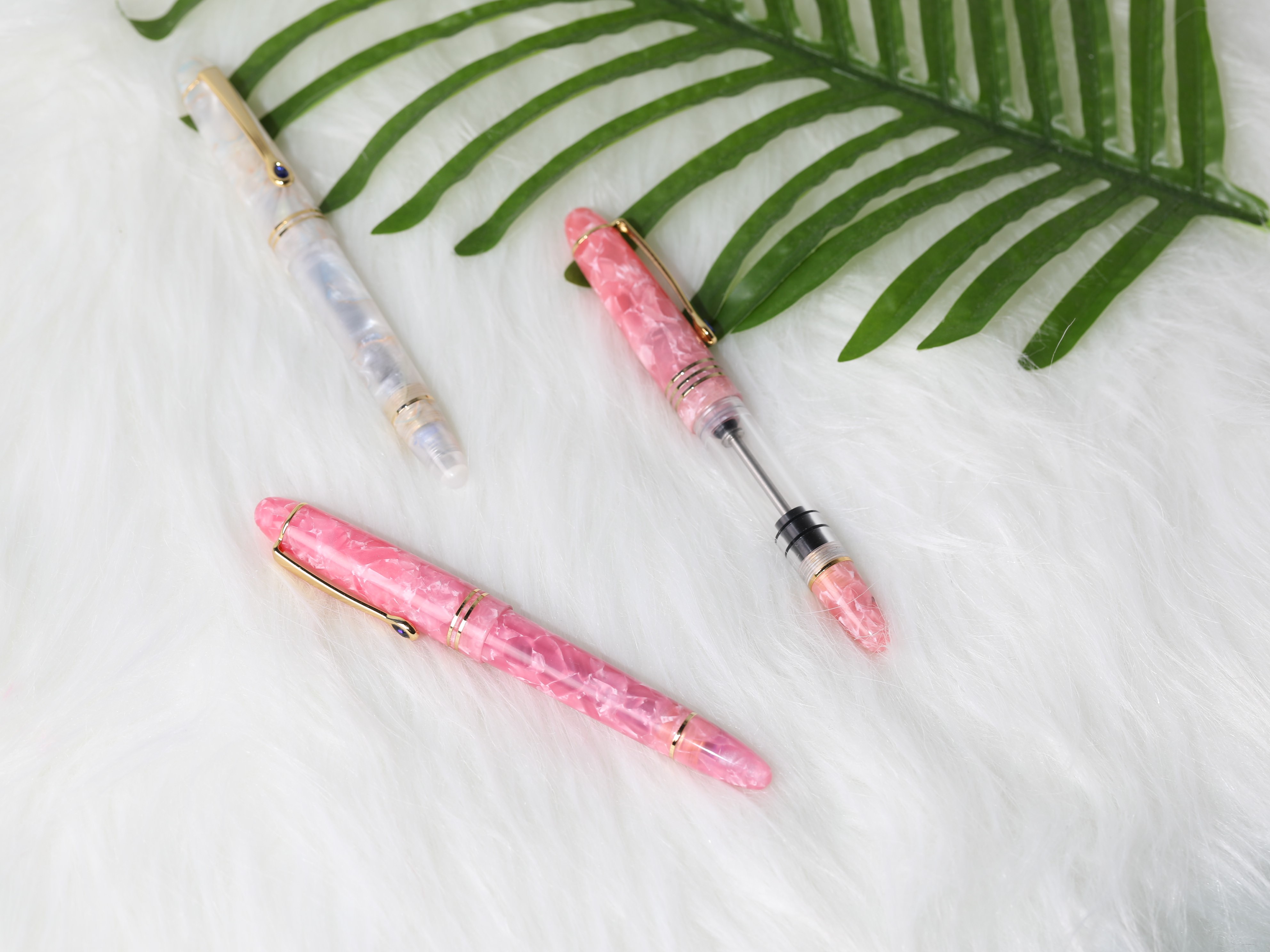 签字笔  美工笔  圆珠笔  蘸水笔 金笔  钢笔 定制笔  书法笔、签字笔   ky开云(中国)官方在线登录 水妖